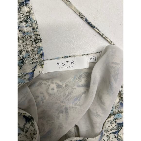 ASTR Women's Short Sleeve Floral V-Nack Blouse Bodysuit Size XL - Picture 3 of 5